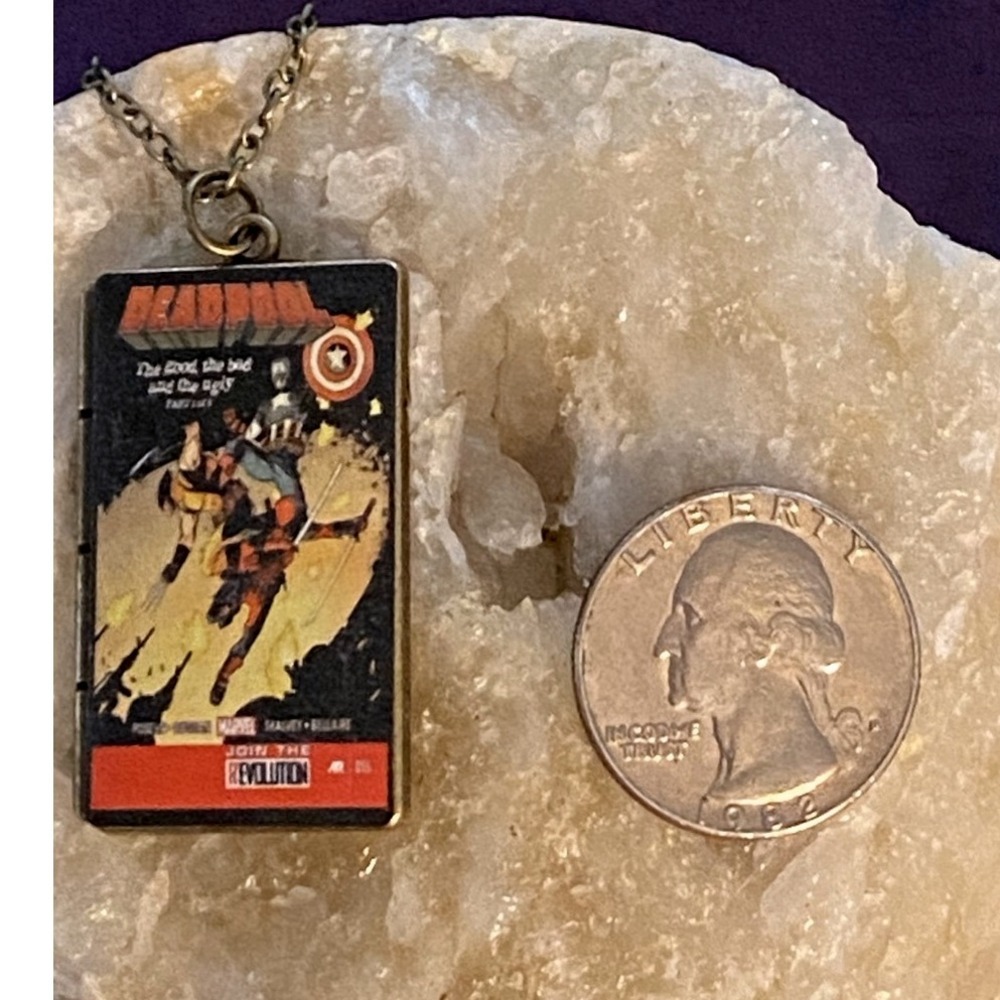Vintage Style Deadpool Marvel Classic Comic Book Necklace-18in Bronze Chain -New - Picture 5 of 10